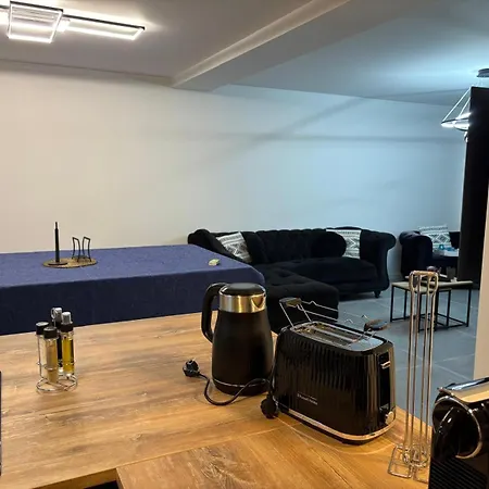 Dark Paradise Villa Mere