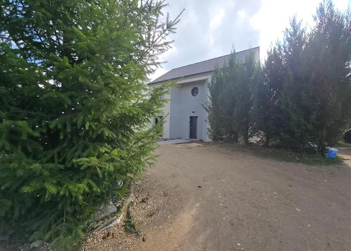 Dark Paradise Villa Mere