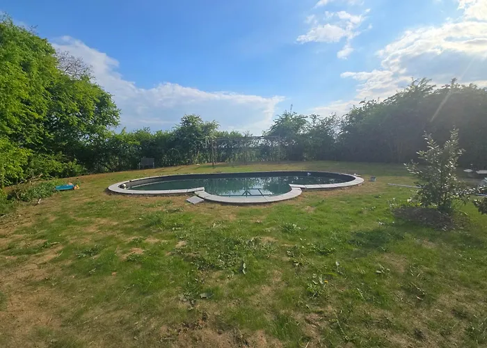 Dark Paradise Villa Mere